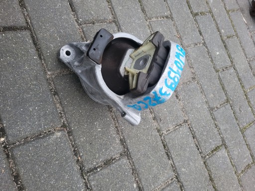 Подушка двигателя правый A4 B9 A5 F5 8W0199372CQ состояние BDB