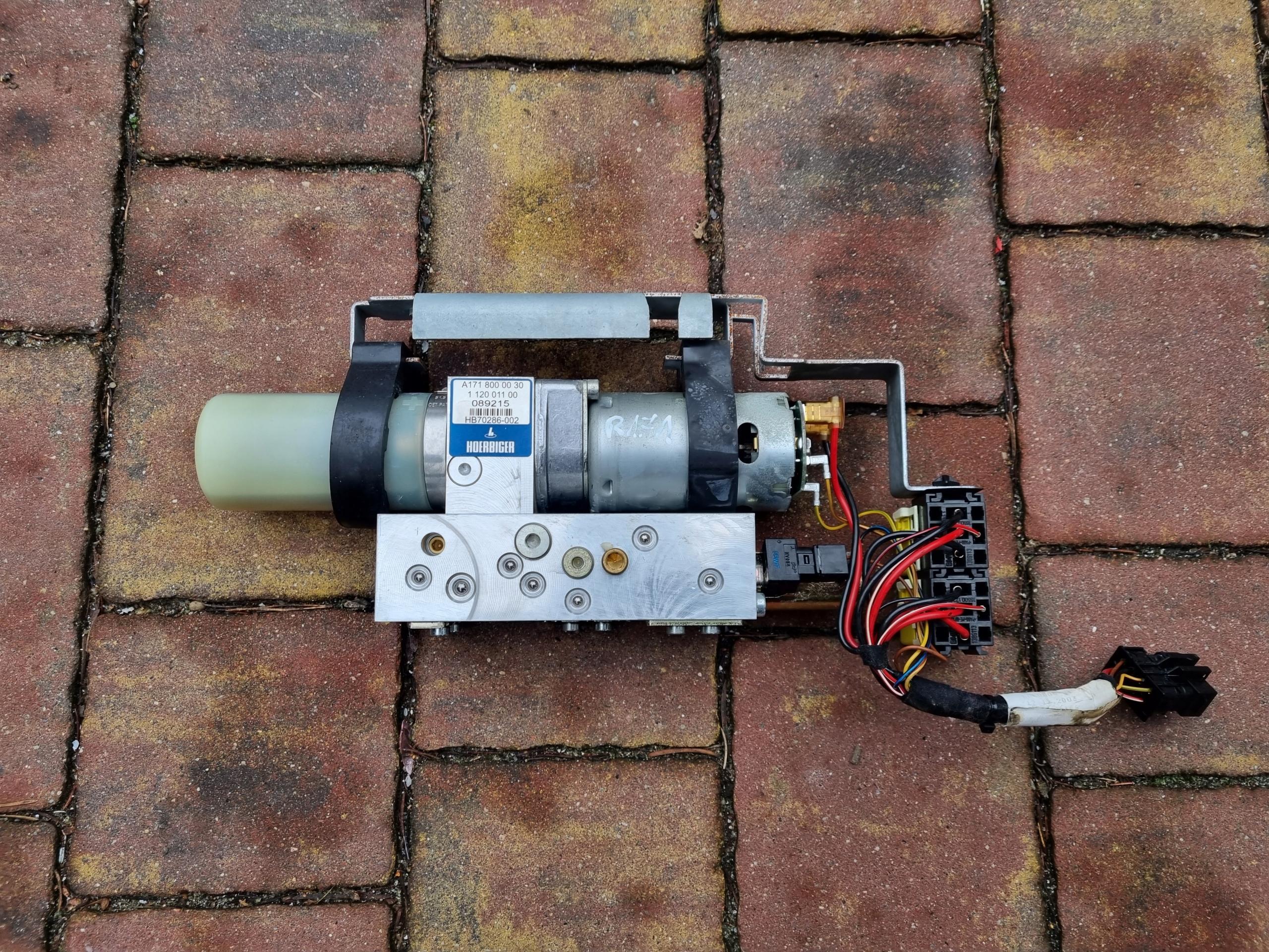 Насос крыши Мерседес СЛК Р171 1718000030