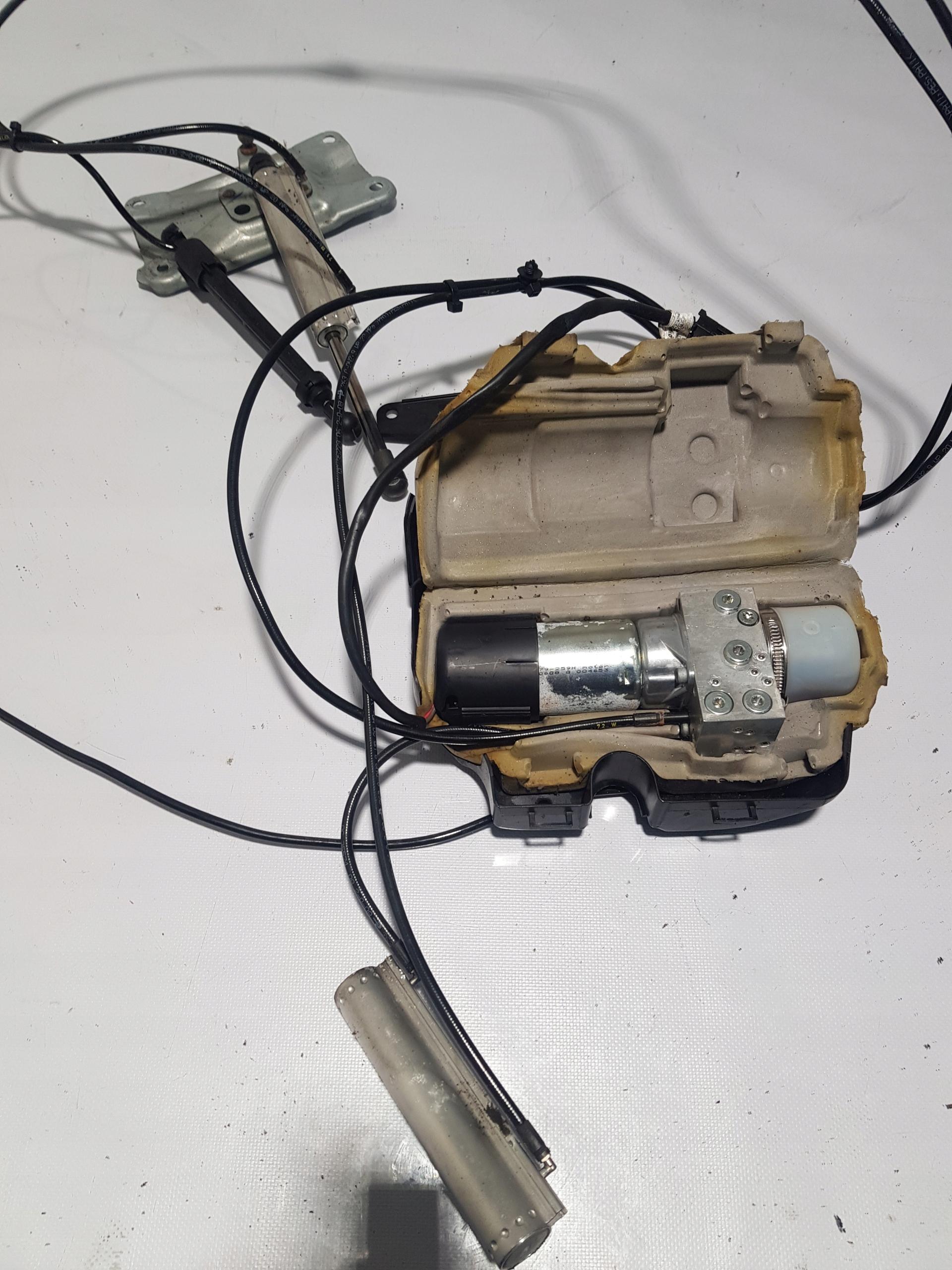 A1648002248 - Насос закрылка Мерседес W164 ML GL X164 W251