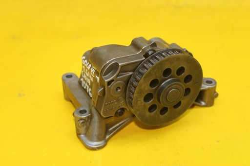 Масляний насос 03l115105c A3 8P GOLF VI 1.6 TDI CAYA