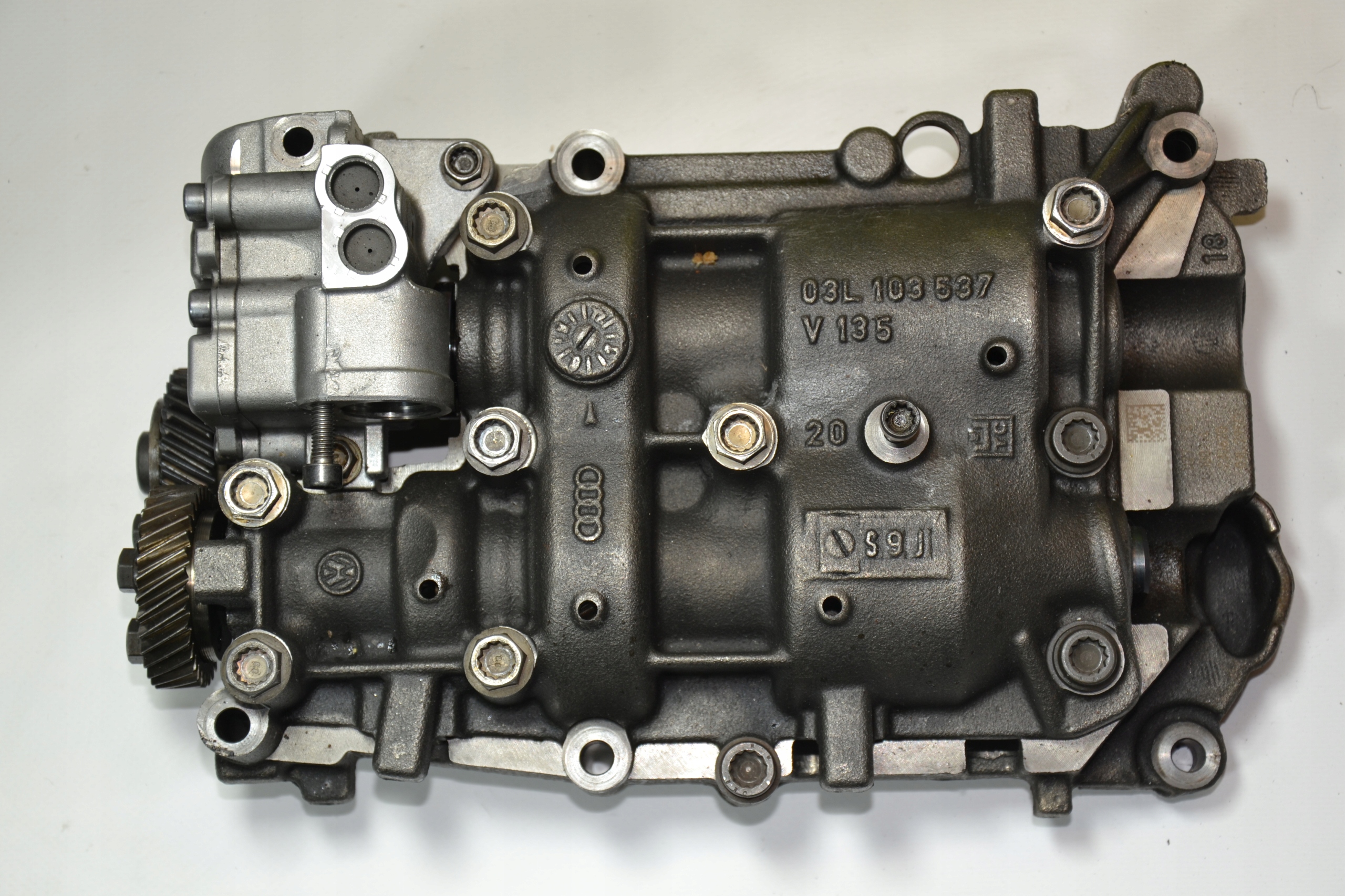 МАСЛЯНЫЙ НАСОС 2.0 TDI 03L103537 НОВЫЙ ПРИВОД