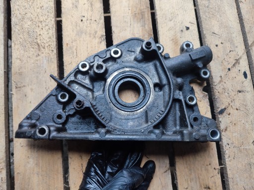 Масляний насос CITROEN C5 1.8 16V масляний насос 9657984480