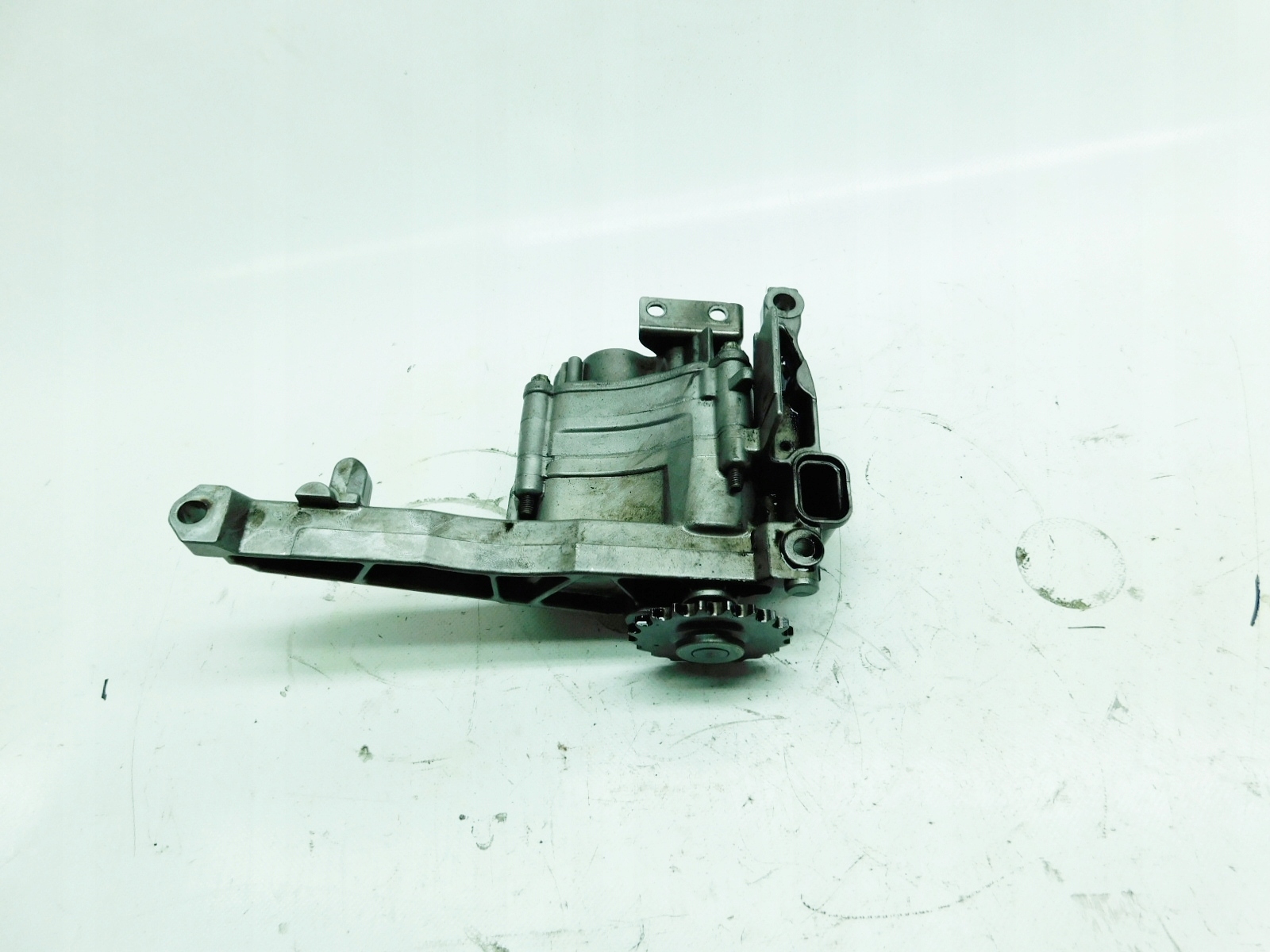 6421810901 - Масляний насос MERCEDES C E S R ML GL 3.0 V6 CDI 642