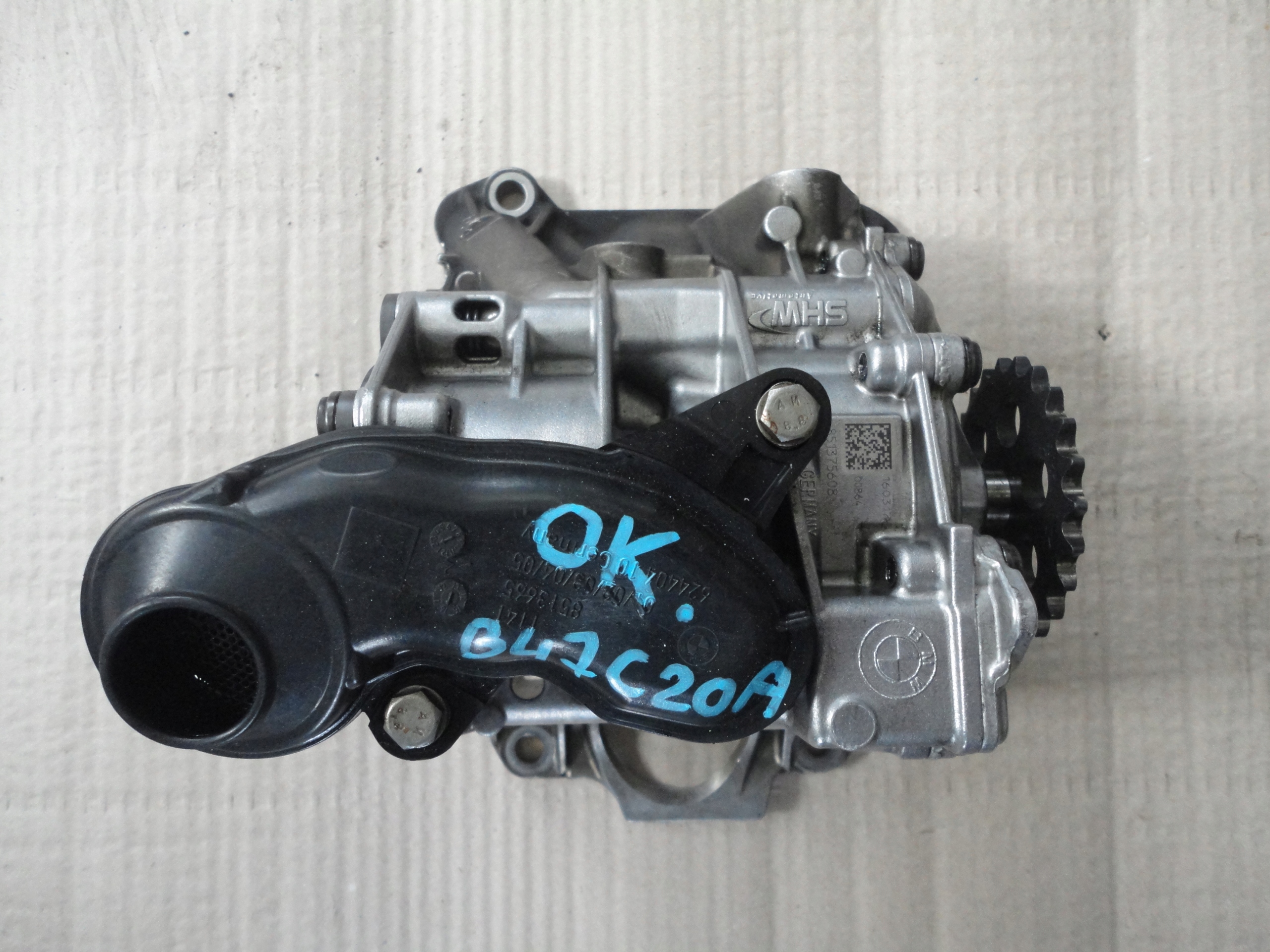 851375608 - МАСЛЯНИЙ НАСОС TOYOTA RAV AVENSIS 2.0 D-4D BMW