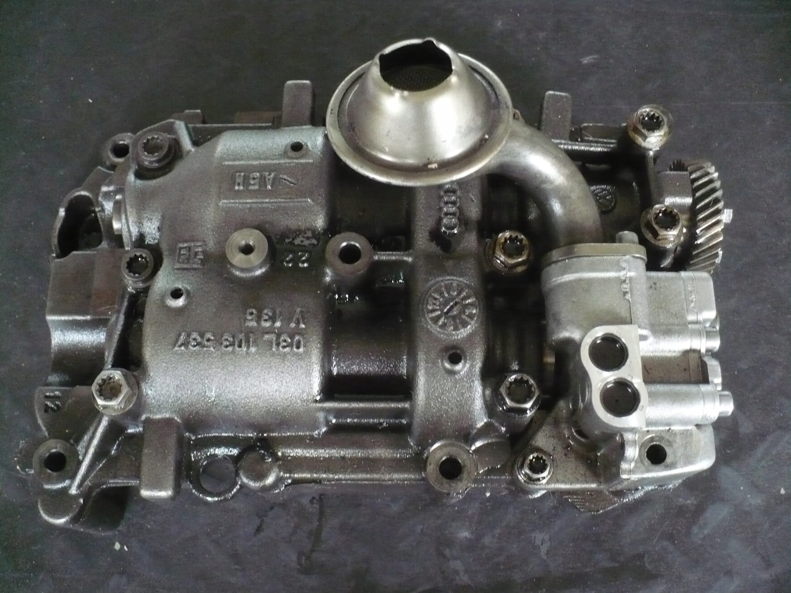 03L115105D - МАСЛЯНЫЙ НАСОС VW CRAFTER AMAROK 2.0 TDI CSH