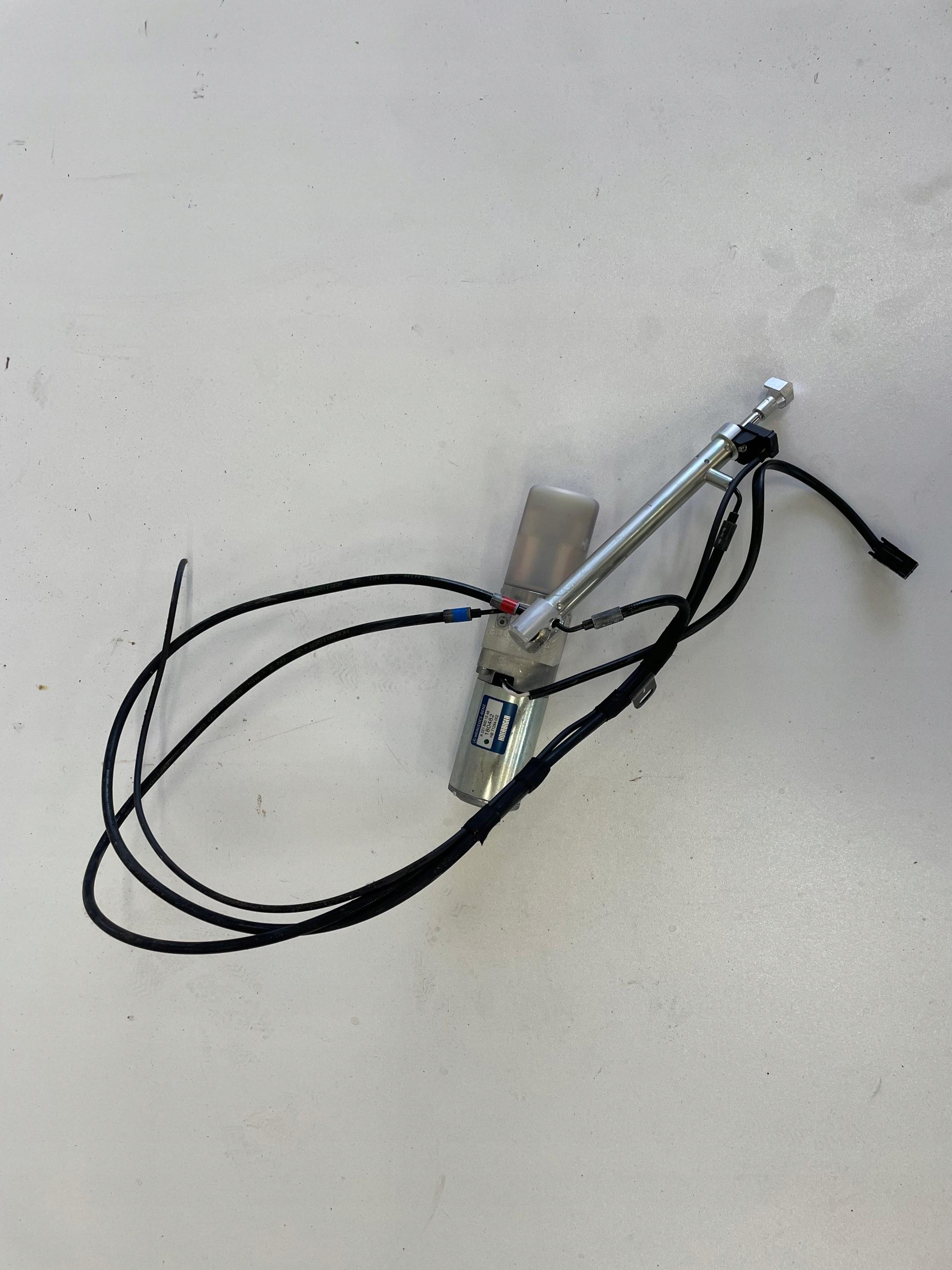 A2218001548 - Насос привода заслонки MERCEDES W221 LIFT 81000 л. с.