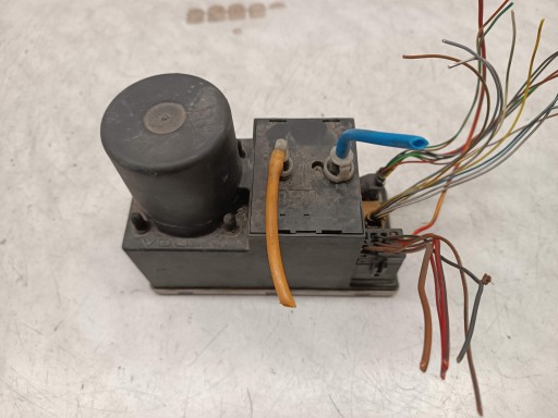 ПНЕВМАТИЧНИЙ НАСОС ЦЕНТРАЛЬНОГО ЗАМКУ AUDI A3 A4 8L0862257L