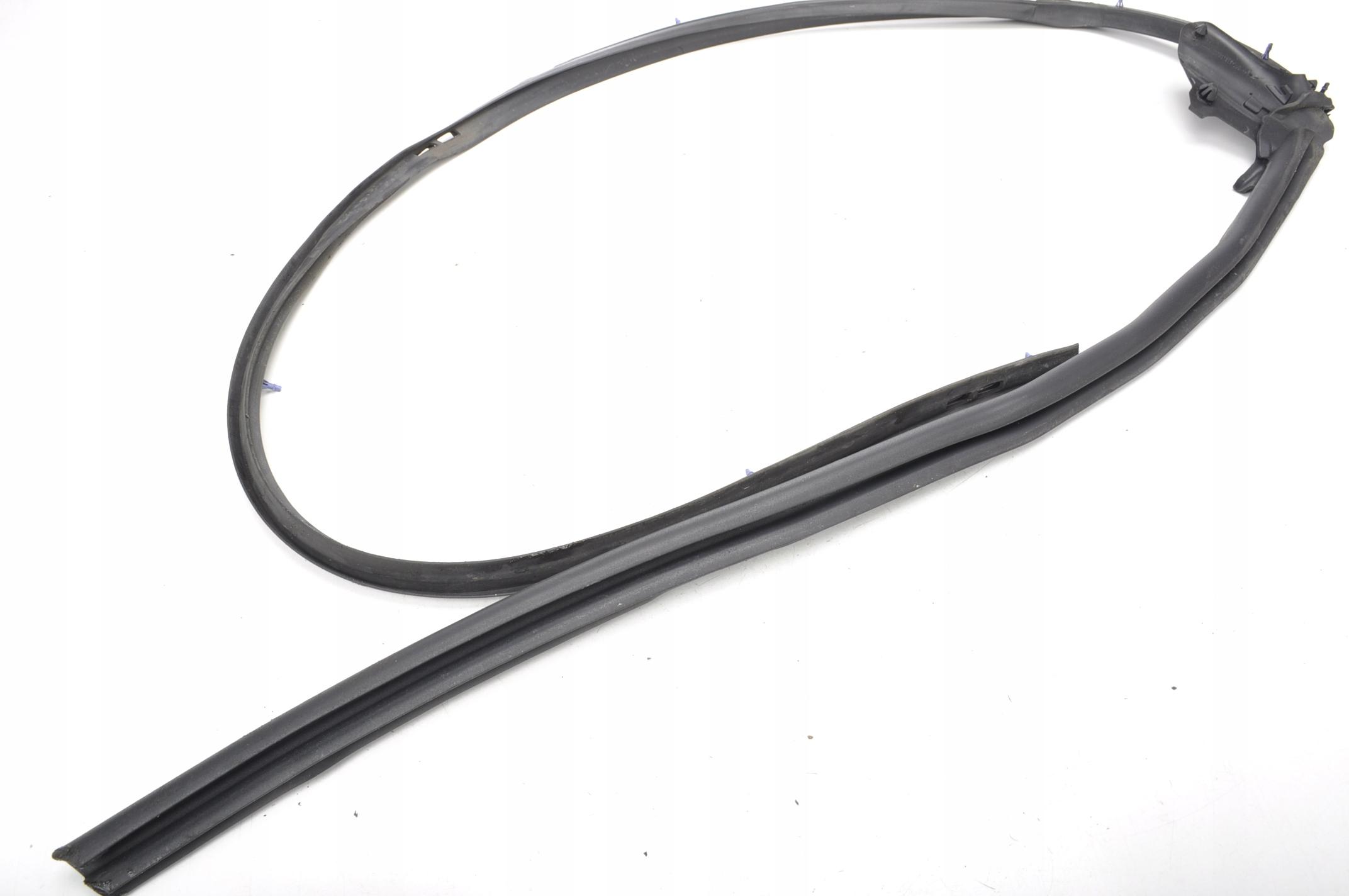 99102547700 - PORSCHE 718 CAYMAN 982 УПЛОТНИТЕЛЬ ПРАВОЙ ДВЕРИ