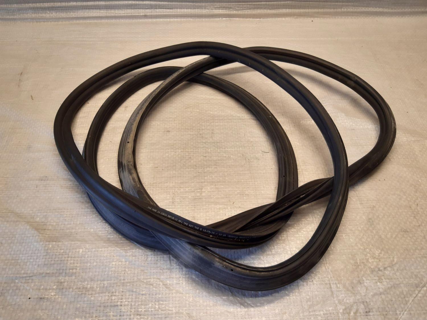 7P5827705 - PORSCHE CAYENNE 7P5 ПРОКЛАДКА КРЫШКИ БАГАЖНИКА