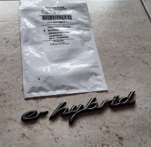 95855950020 - PORSCHE CAYENNE 958 E-HYBRID ЕМБЛЕМА З БУКВАМИ 8Y0854499