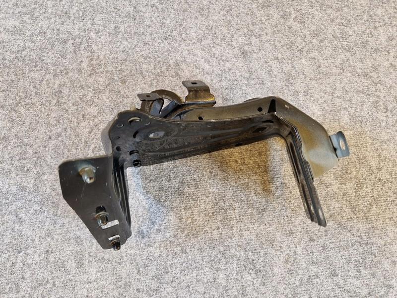 PORSCHE CAYENNE 9Y0821138A КРОНШТЕЙН КРИЛА ПЕРЕДНІЙ