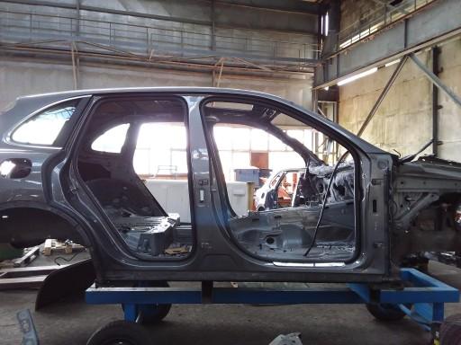 PORSCHE CAYENNE II 7P5 ПОРІГ ПРАВА СТІЙКА B LM7W