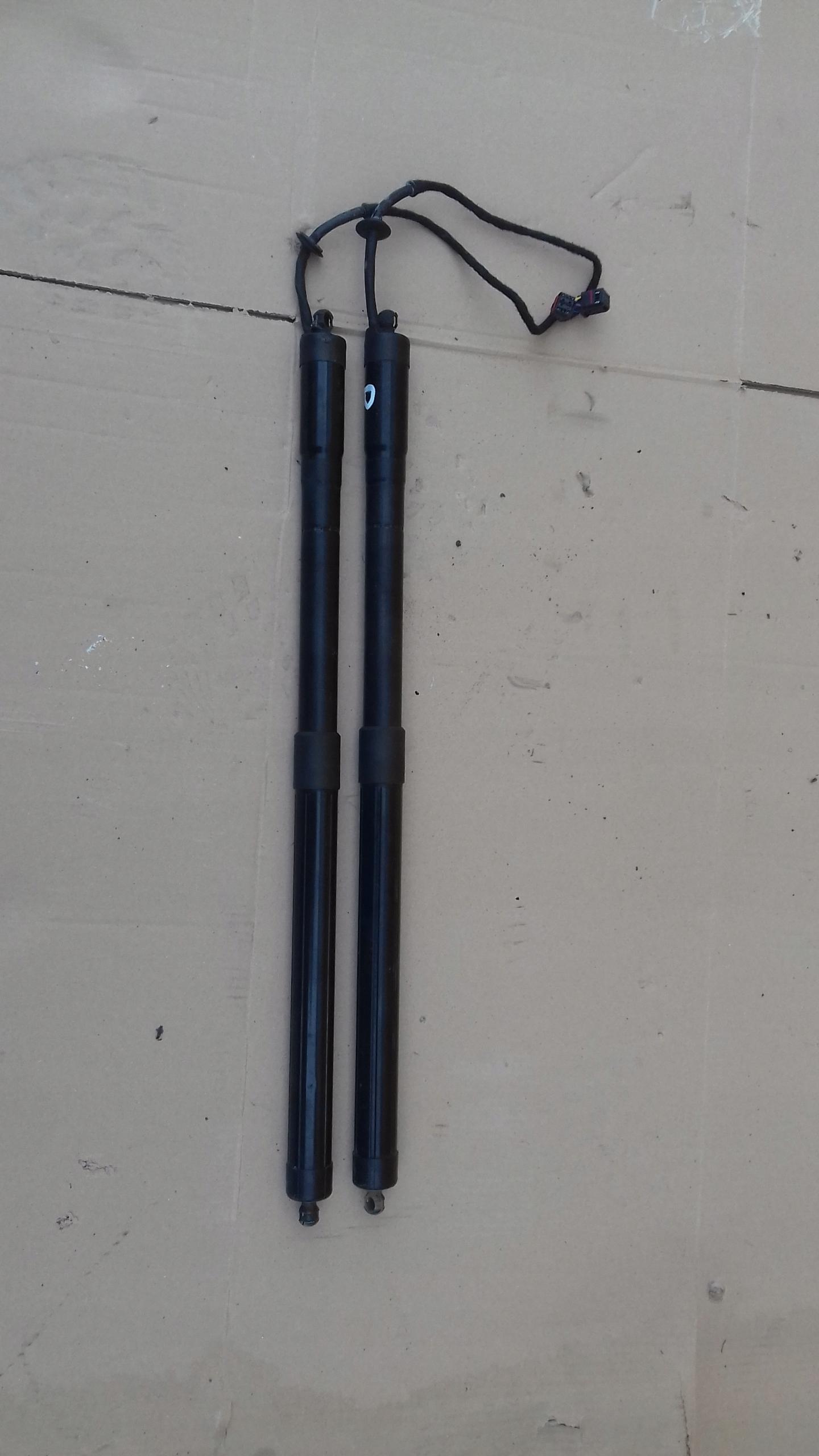 7P5827851J - PORSCHE CAYENNE ПРИВІД БАГАЖНИКА 7P5827851