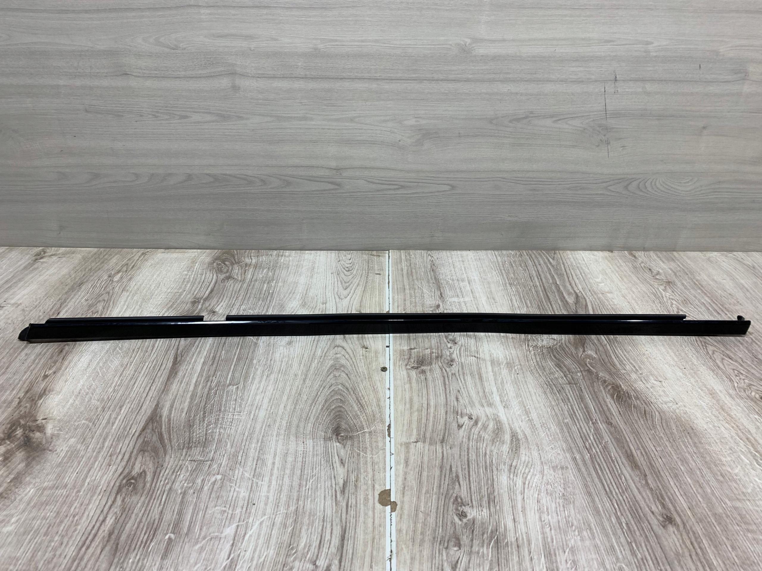 95B837475D - PORSCHE MACAN 95B ОЗДОБЛЕННЯ ДВЕРЕЙ ЛІВА ПЕРЕДНЯ