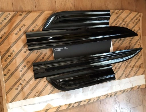 95B837890-KAWH-0 - PORSCHE MACAN STRIP Накладки на двері 95B ОРИГ