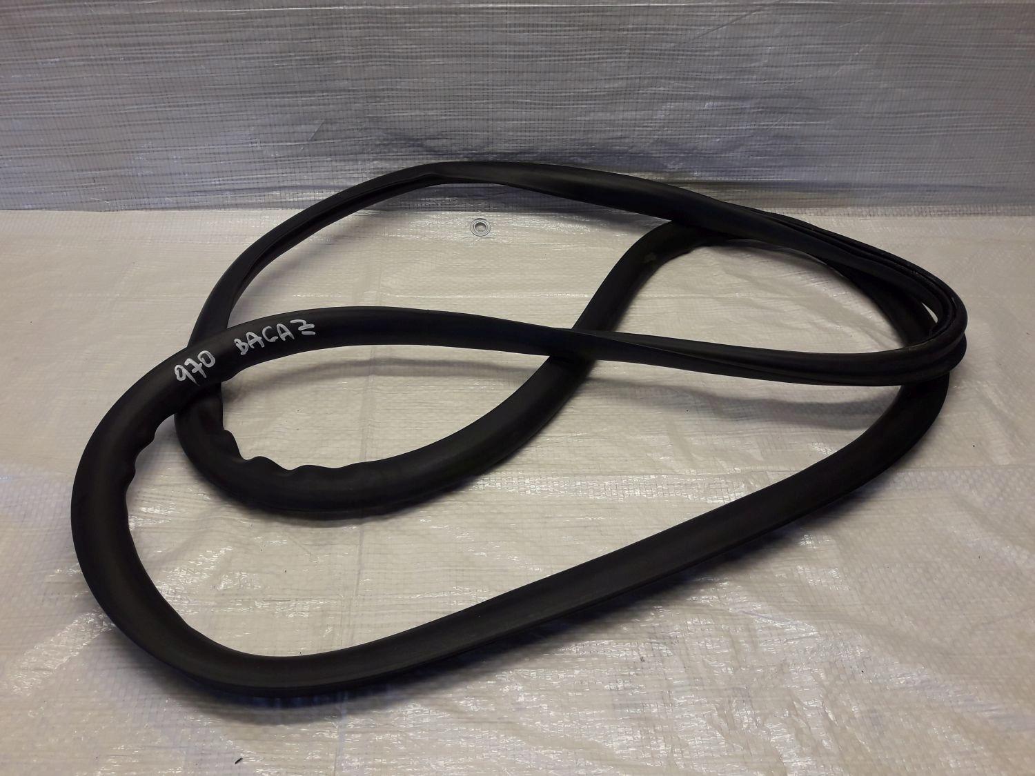 PORSCHE PANAMERA 970 ПРОКЛАДКА КРЫШКИ БАГАЖНИКА