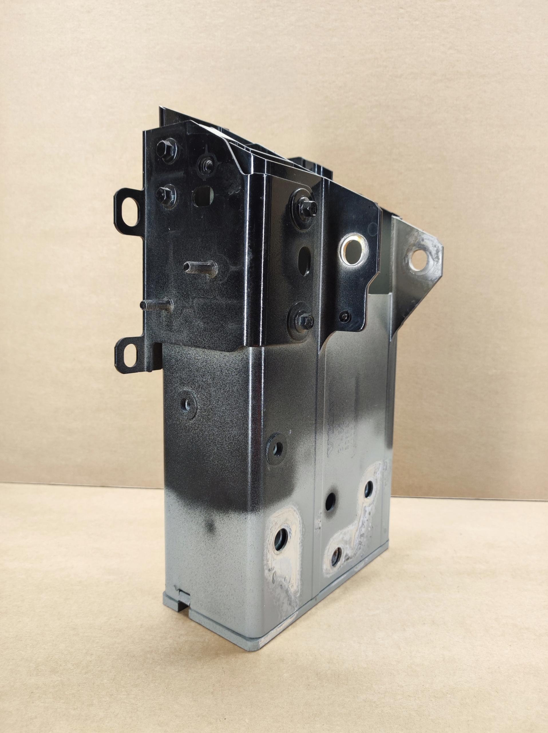 0611 31463937 - Правая зона раздавливания VOLVO V60 II S60 цвет 717