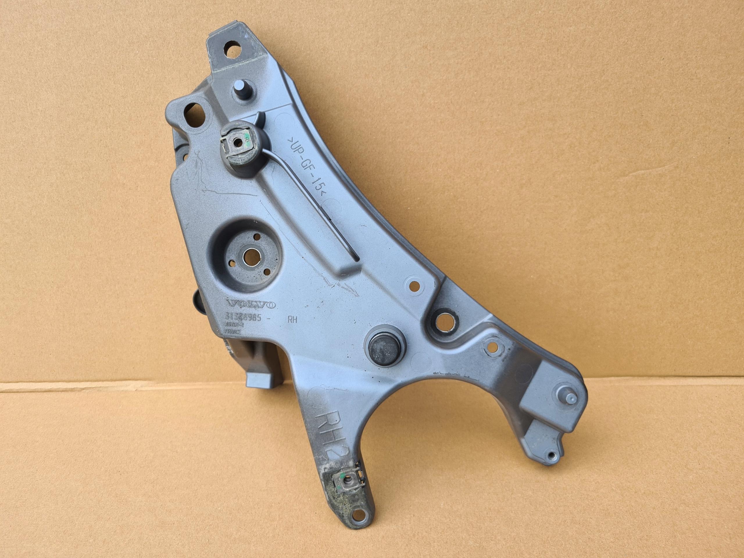 5192 31378985 - Праве ковзання кріплення крила VOLVO S90 V90 721