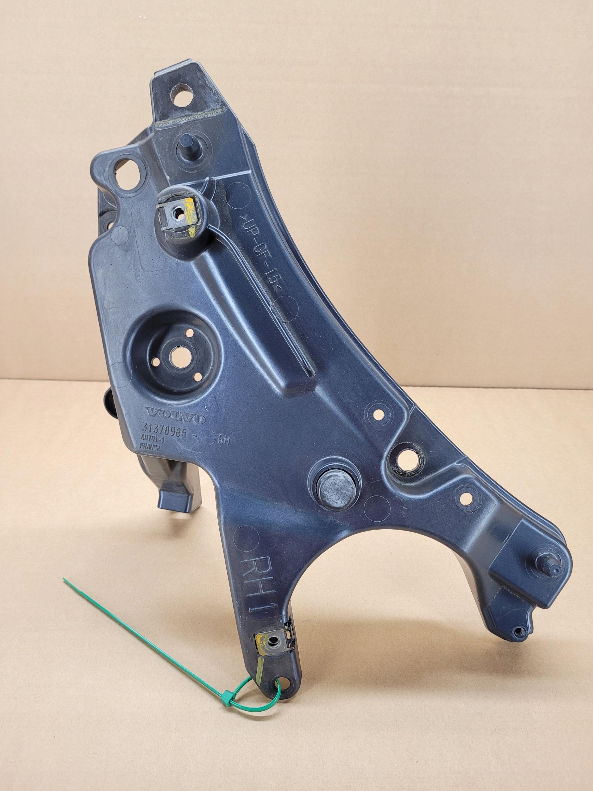 5723 31378985 - Праве ковзання кріплення крила VOLVO S90 V90 723