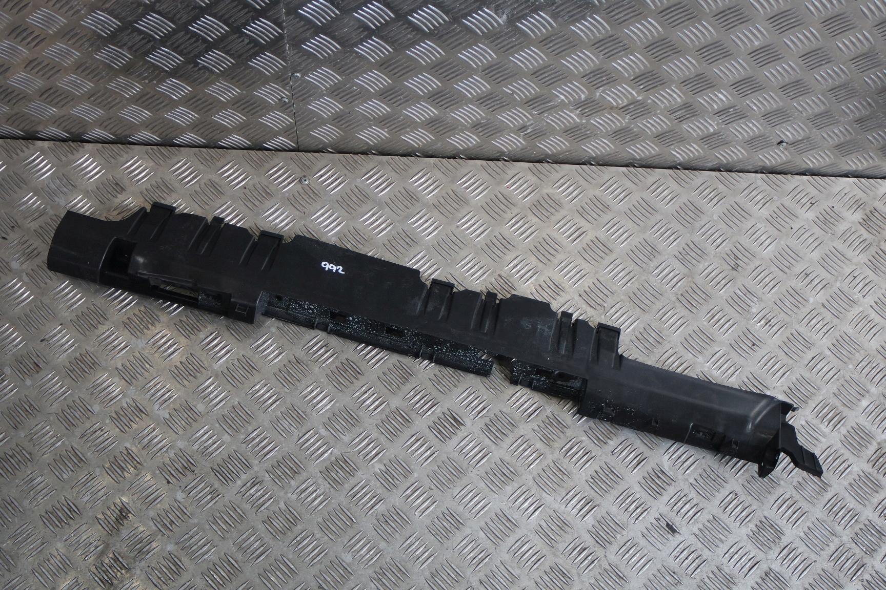 ПРАВА НАКЛАДКА PORSCHE 992 992863480A