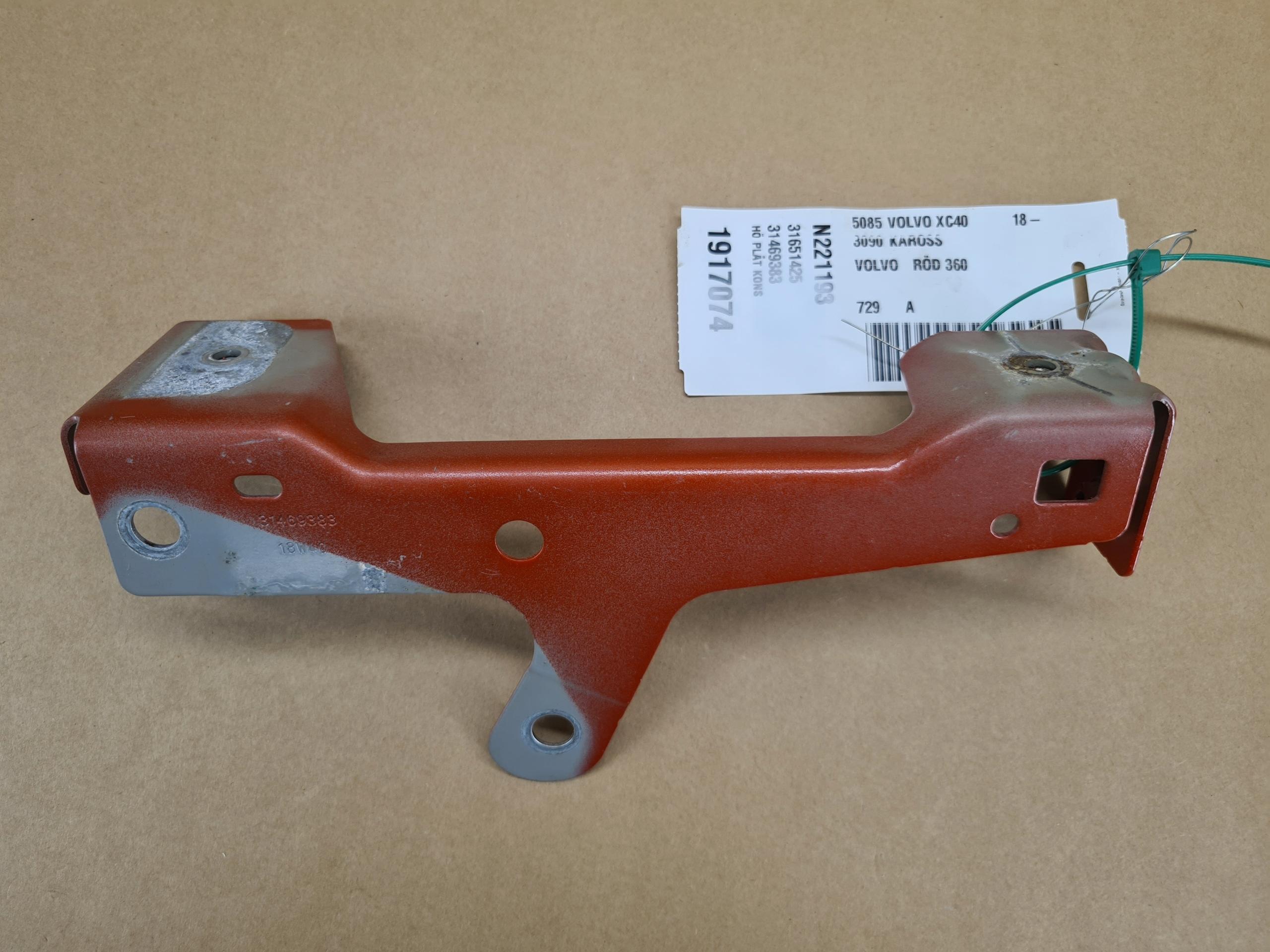 3225 31469383 - Правий кронштейн кріплення крила VOLVO XC40 C40