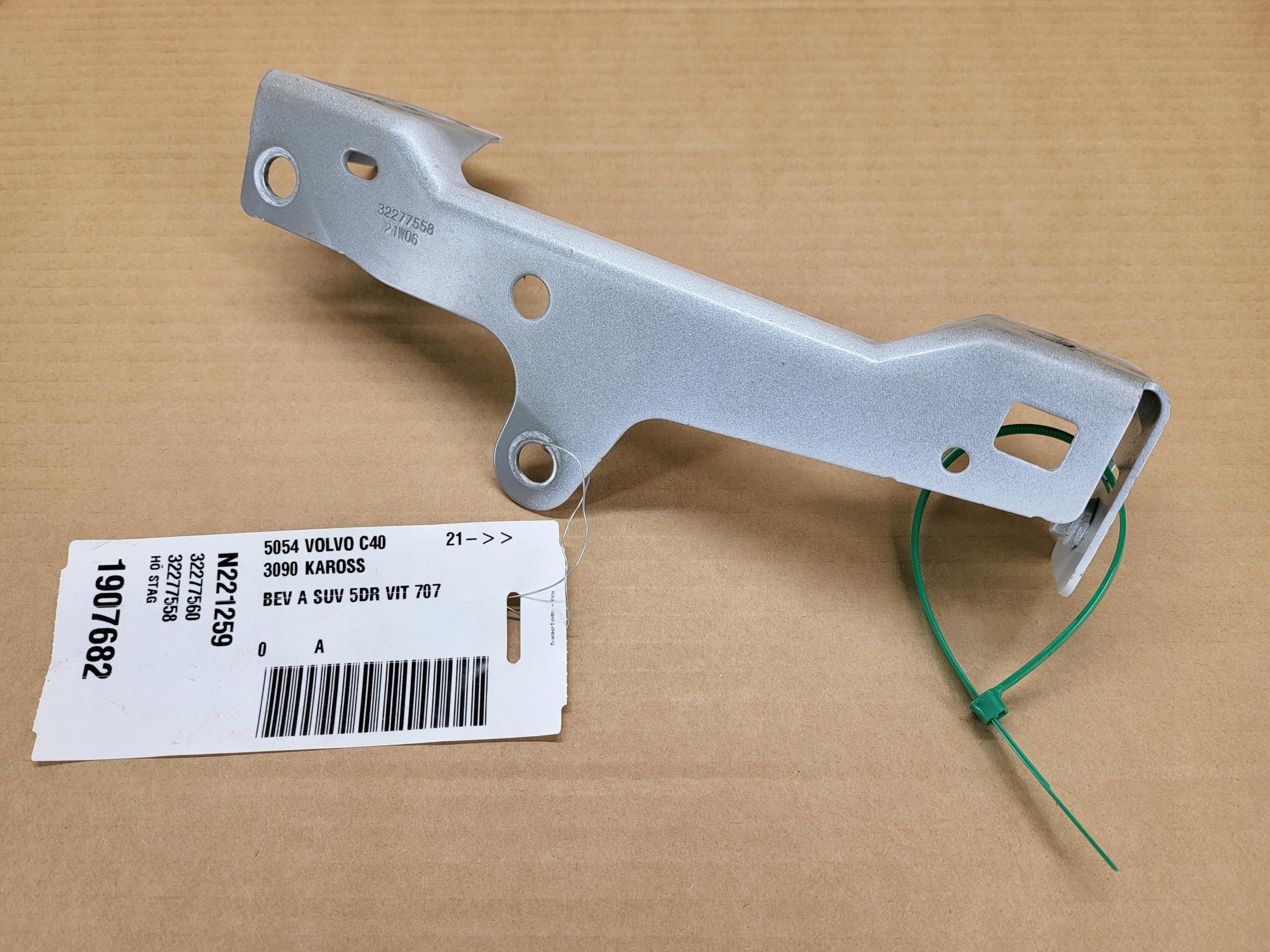 3258 32277558 - Правий кронштейн кріплення крила XC40 C40 707