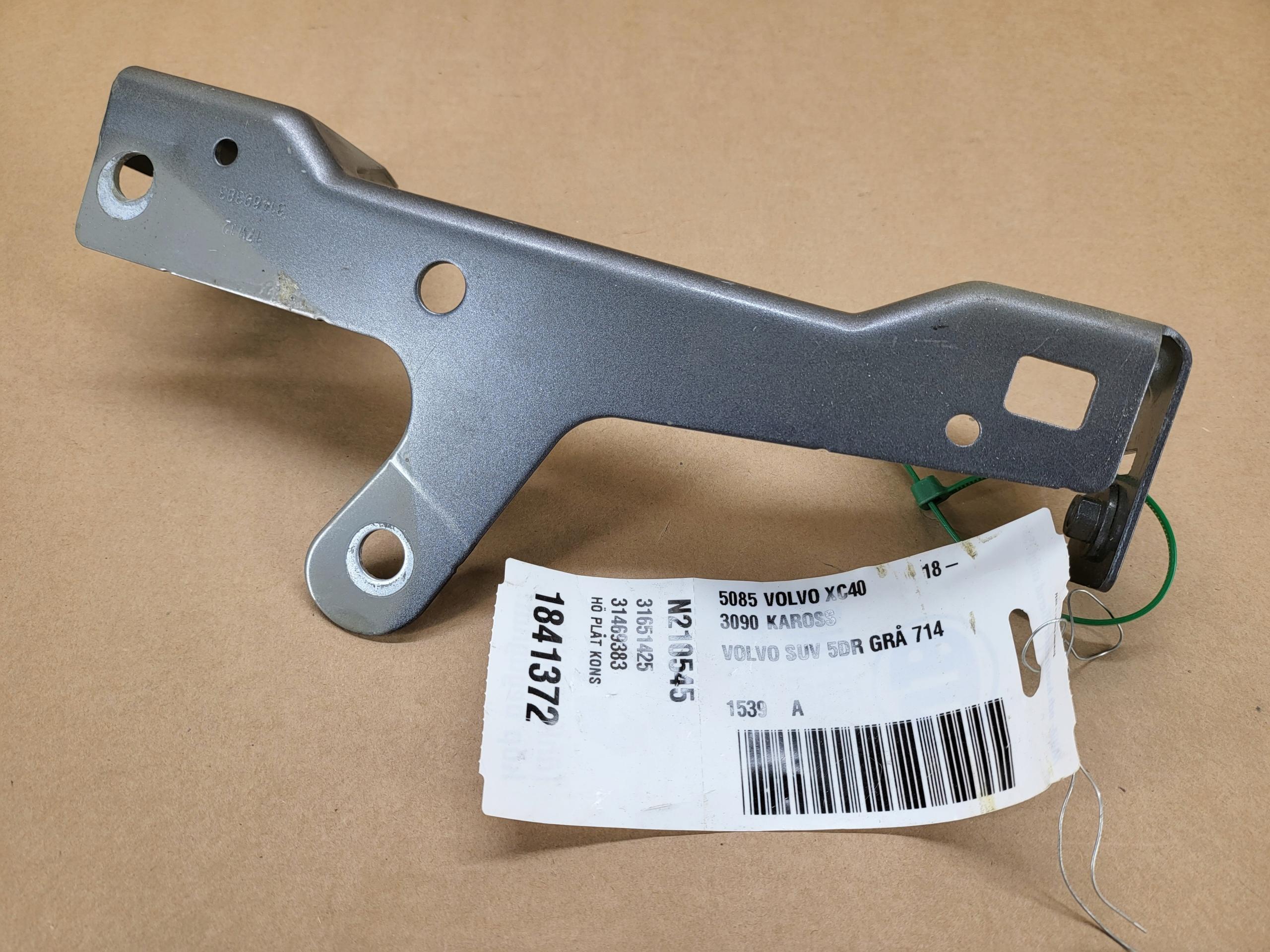 3258 31469383 - Правий кронштейн кріплення крила XC40 C40 714