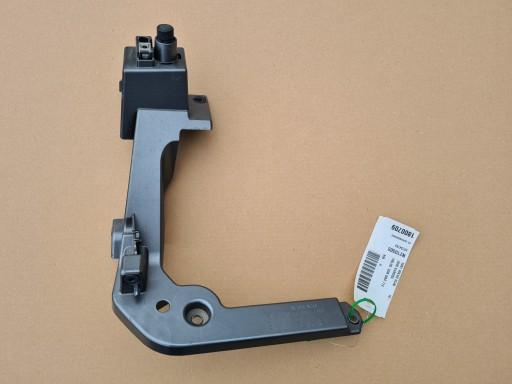 32234762 31469373 - ПРАВЫЙ КРОНШТЕЙН КРЕПЛЕНИЕ СЛАЙД КРЫЛО VOLVO XC40