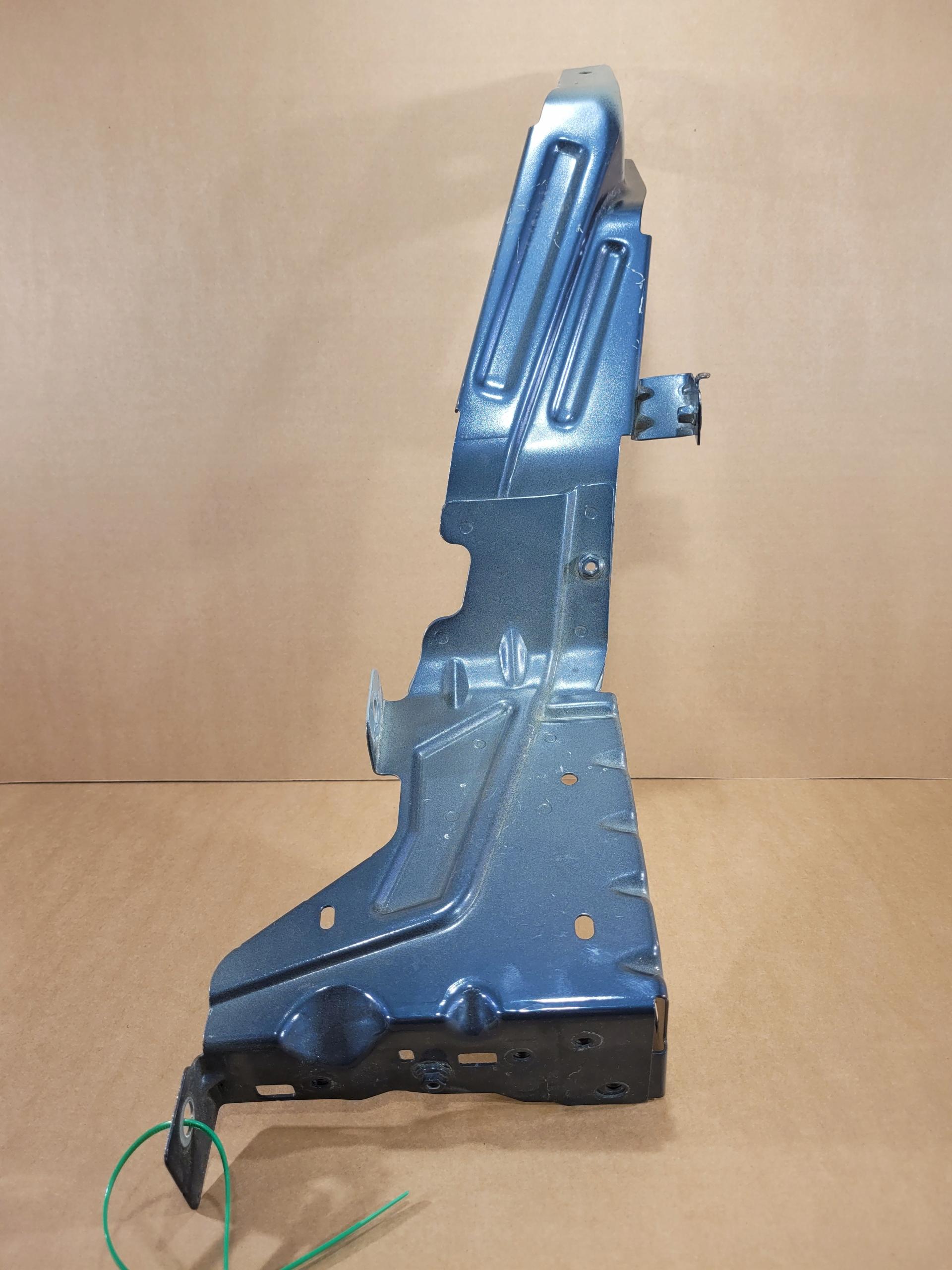 0429 32377056 - ПРАВЫЙ КРОНШТЕЙН ОКУЛЯР КРЕПЛЕНИЕ ЛИСТ XC40 723