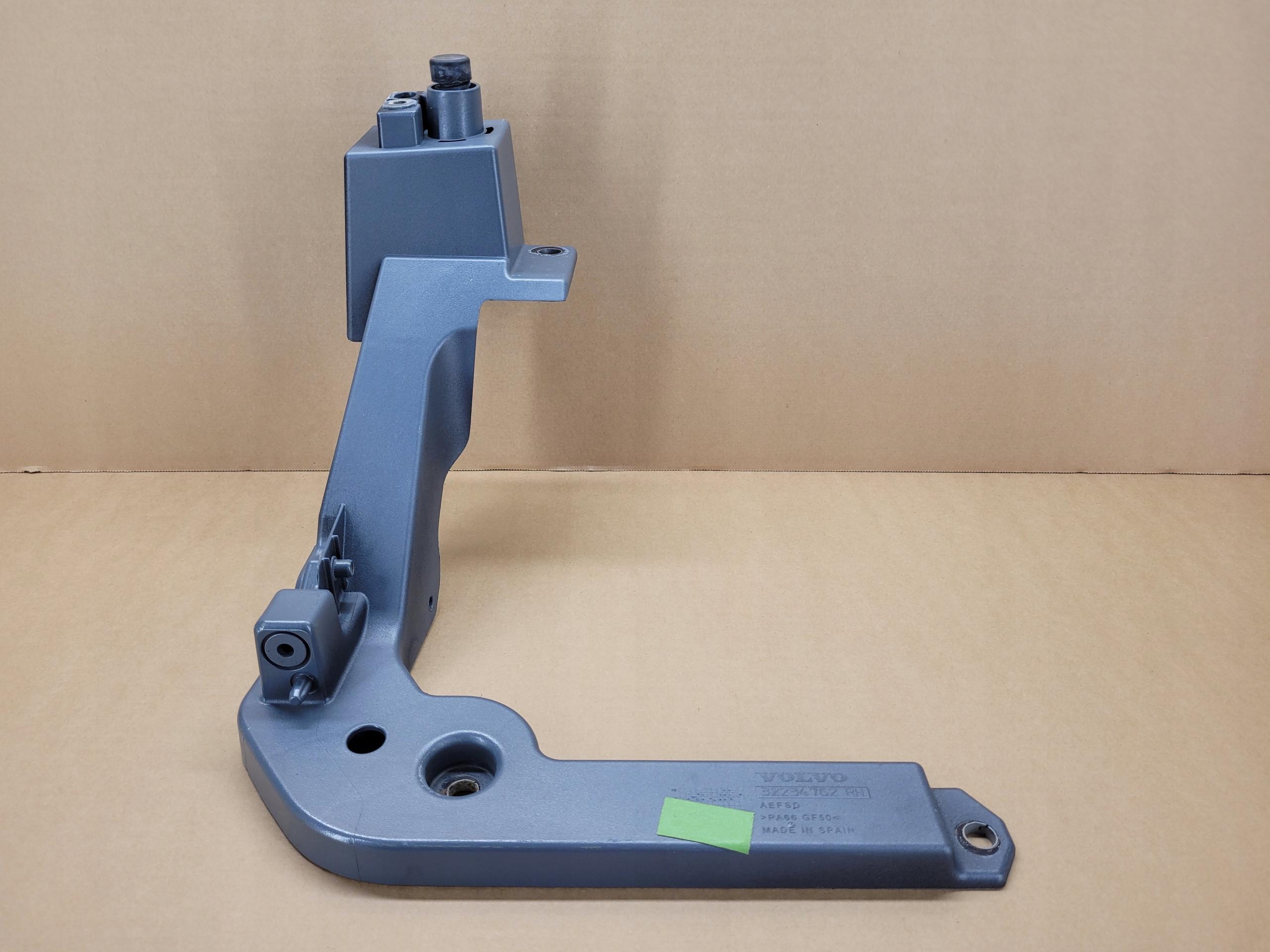 4728 32234762 - ПРАВИЙ КРОНШТЕЙН ОКУЛЯР КРІПЛЕННЯ КРИЛА XC40 728