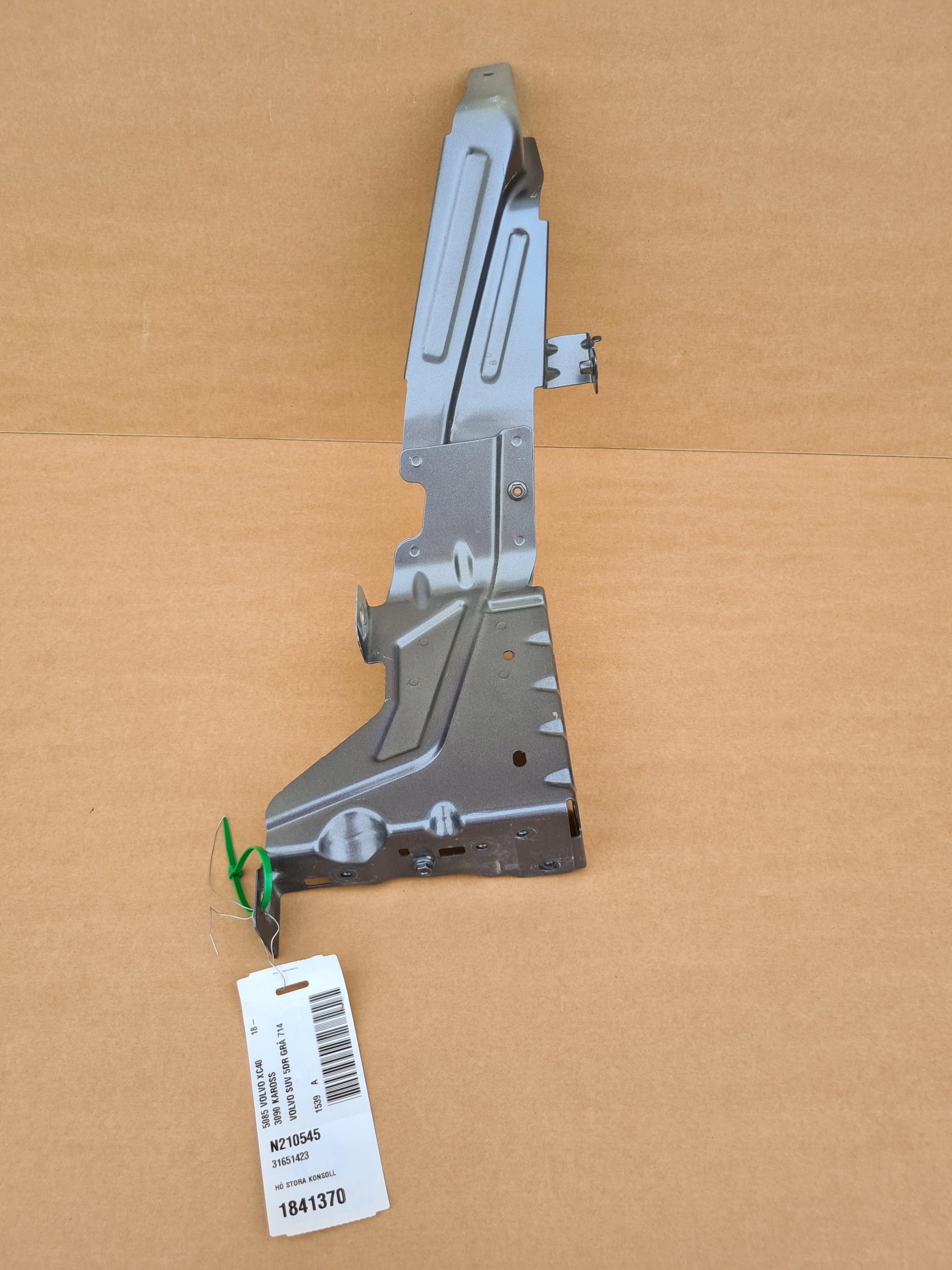 2587 32377056 - Правий кронштейн окуляр кріплення XC40 C40 колір 714