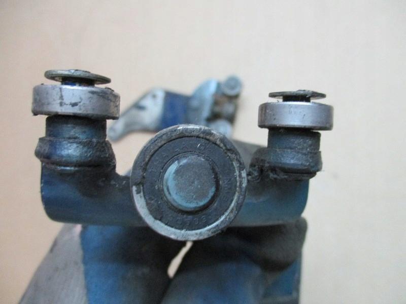 68380-28010 68390-28020 - PREVIA II 00-РОЛИК ДВЕРИ ЗАДНИЙ ЛЕВЫЙ ПРАВЫЙ