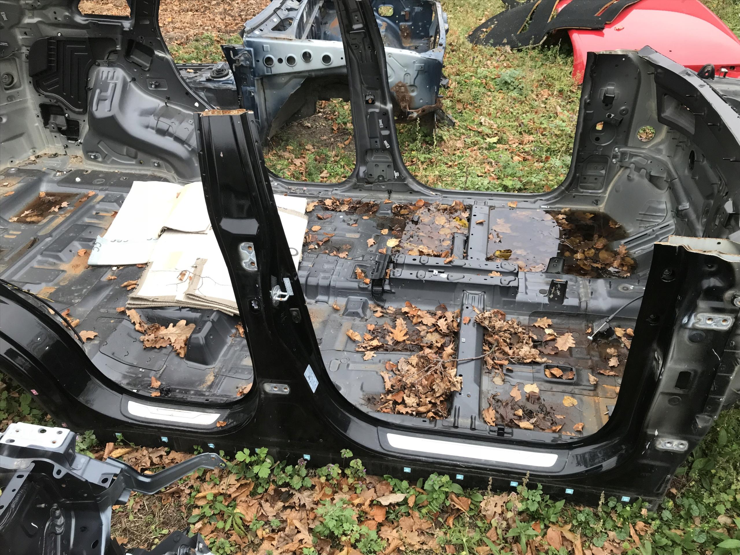 ПОРОГ ВСЯ ДЛИННАЯ СТОЙКА ПРАВАЯ KIA SORENTO II 09-