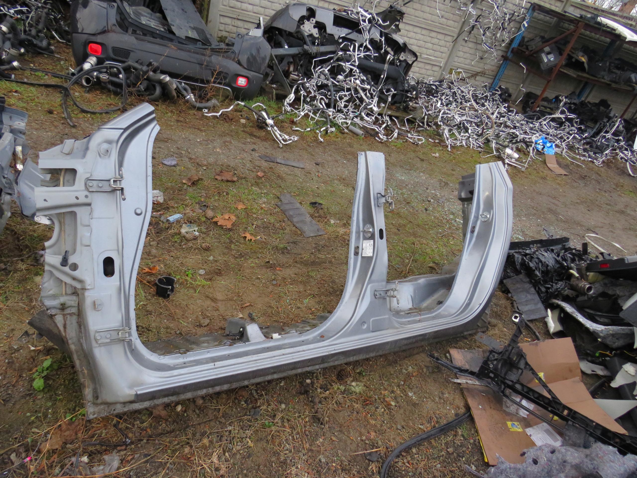 Поріг лівий чверть MITSUBISHI L200 2016-