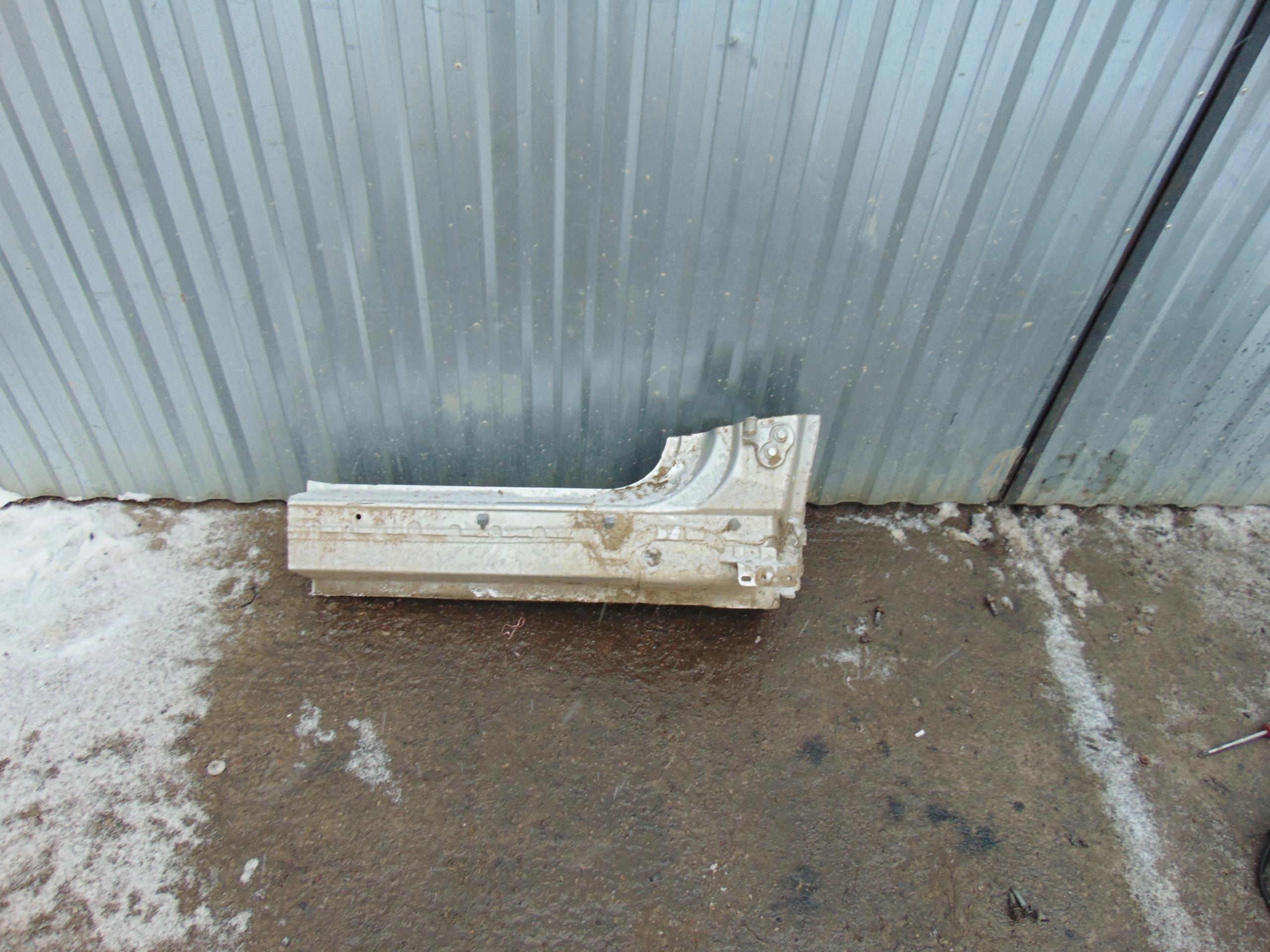 ПРАВИЙ ПОРІГ FORD FOCUS MK3