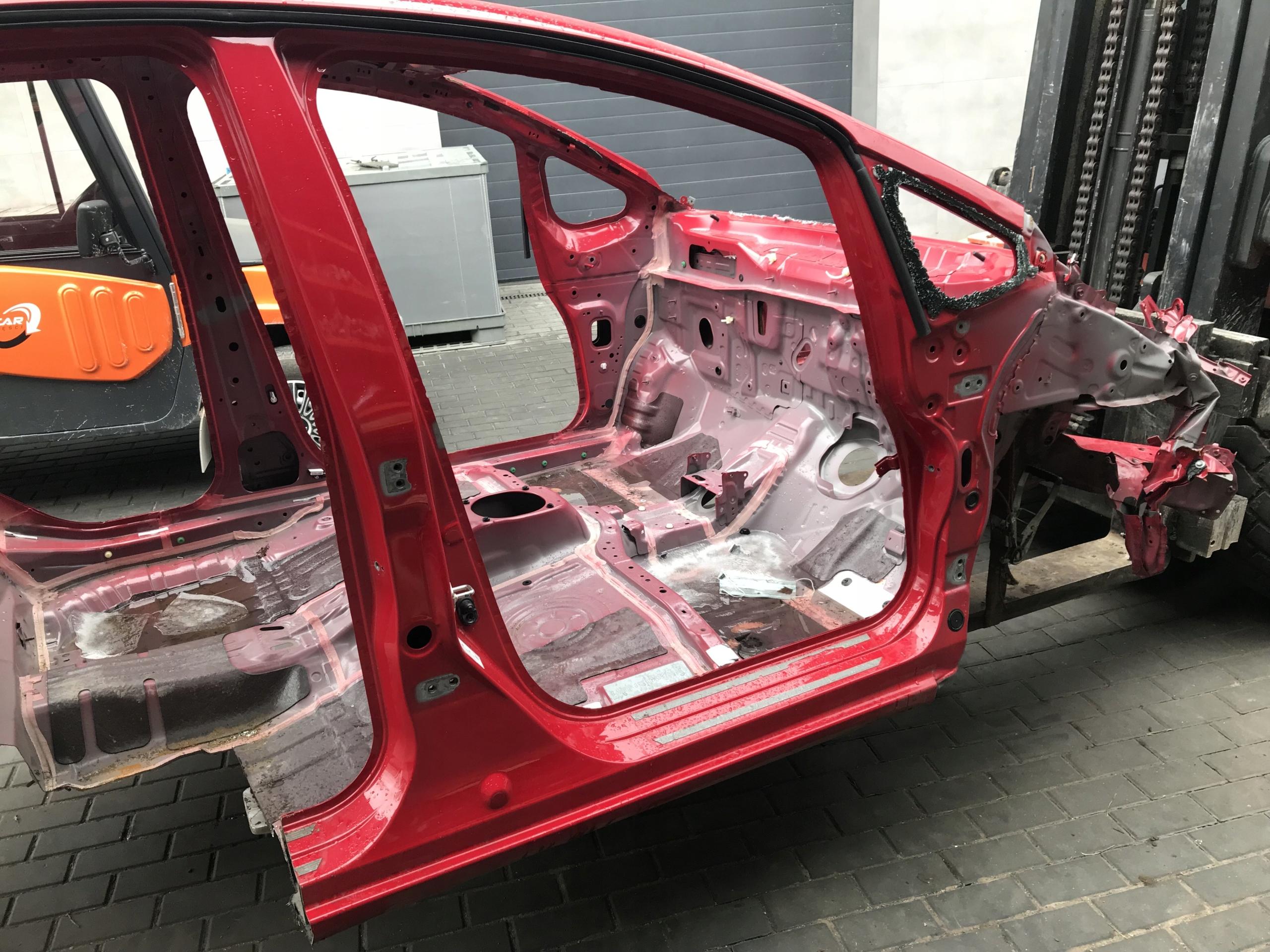 R81 - Порог центральная правая стойка HONDA JAZZ 4 IV 15-R81