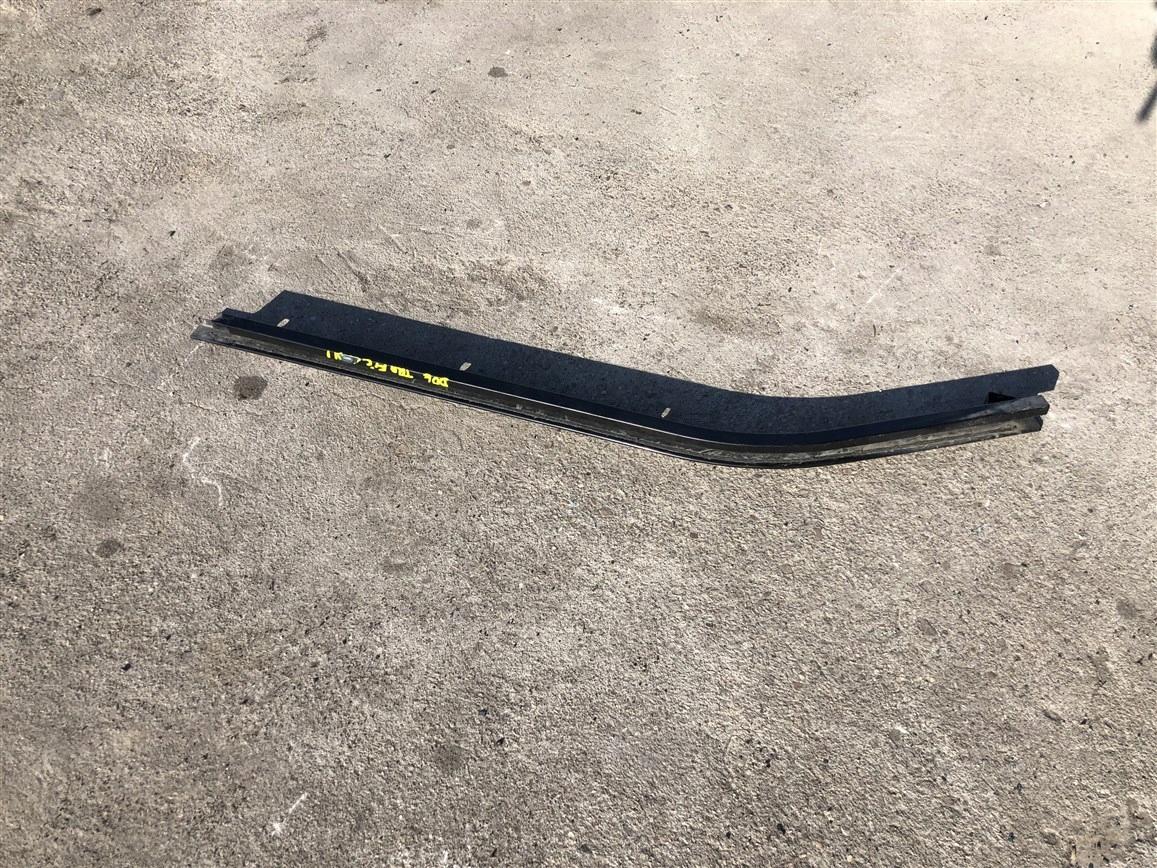 91165747 2001-2023R. - НАПРАВЛЯЮЧА ПРАВОЇ РОЗСУВНИХ ДВЕРЕЙ TRAFIC III