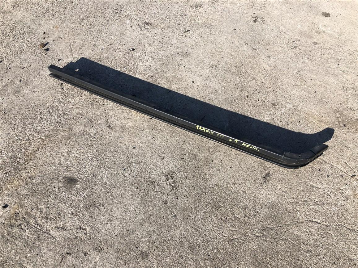 MODEL:01-23R. NV300 - НАПРАВЛЯЮЩАЯ ПРАВОЙ РАЗДВИЖНОЙ ДВЕРИ TRAFIC III