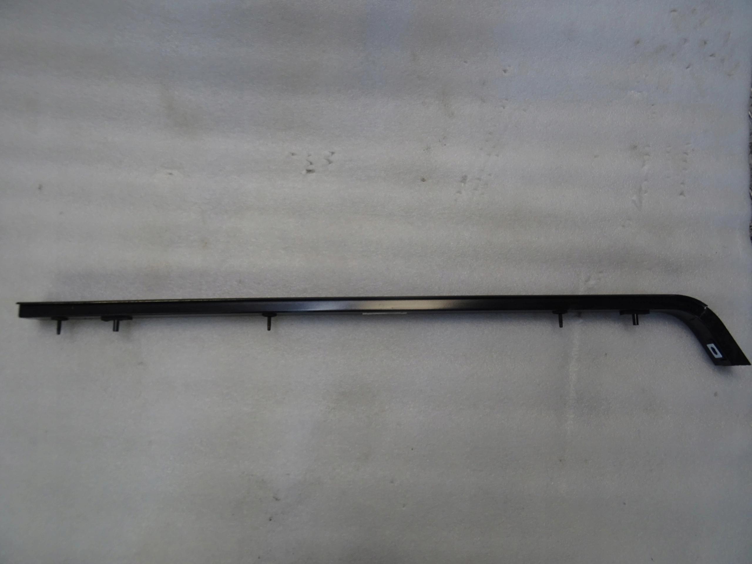 777603037R - НАПРАВЛЯЮЩАЯ НАПРАВЛЯЮЩАЯ БОКОВОЙ ДВЕРИ TRAFIC III VIVARO