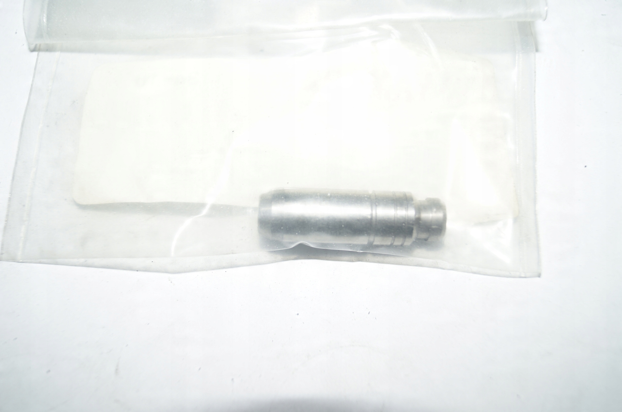 НАПРАВЛЯЮЩАЯ, КЛАПАН ЦИЛИНДРА YAMAHA 3P61113410