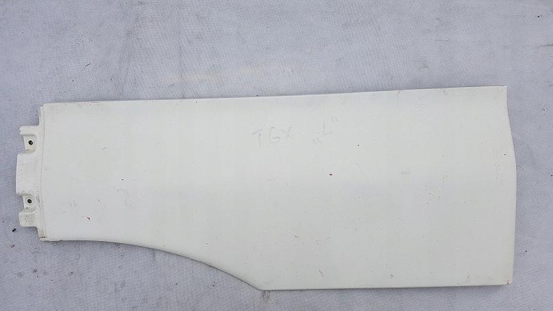 УДЛИНИТЕЛЬ СТУПЕНИ КАБИНЫ ЛЕВЫЙ MAN TGA TGX