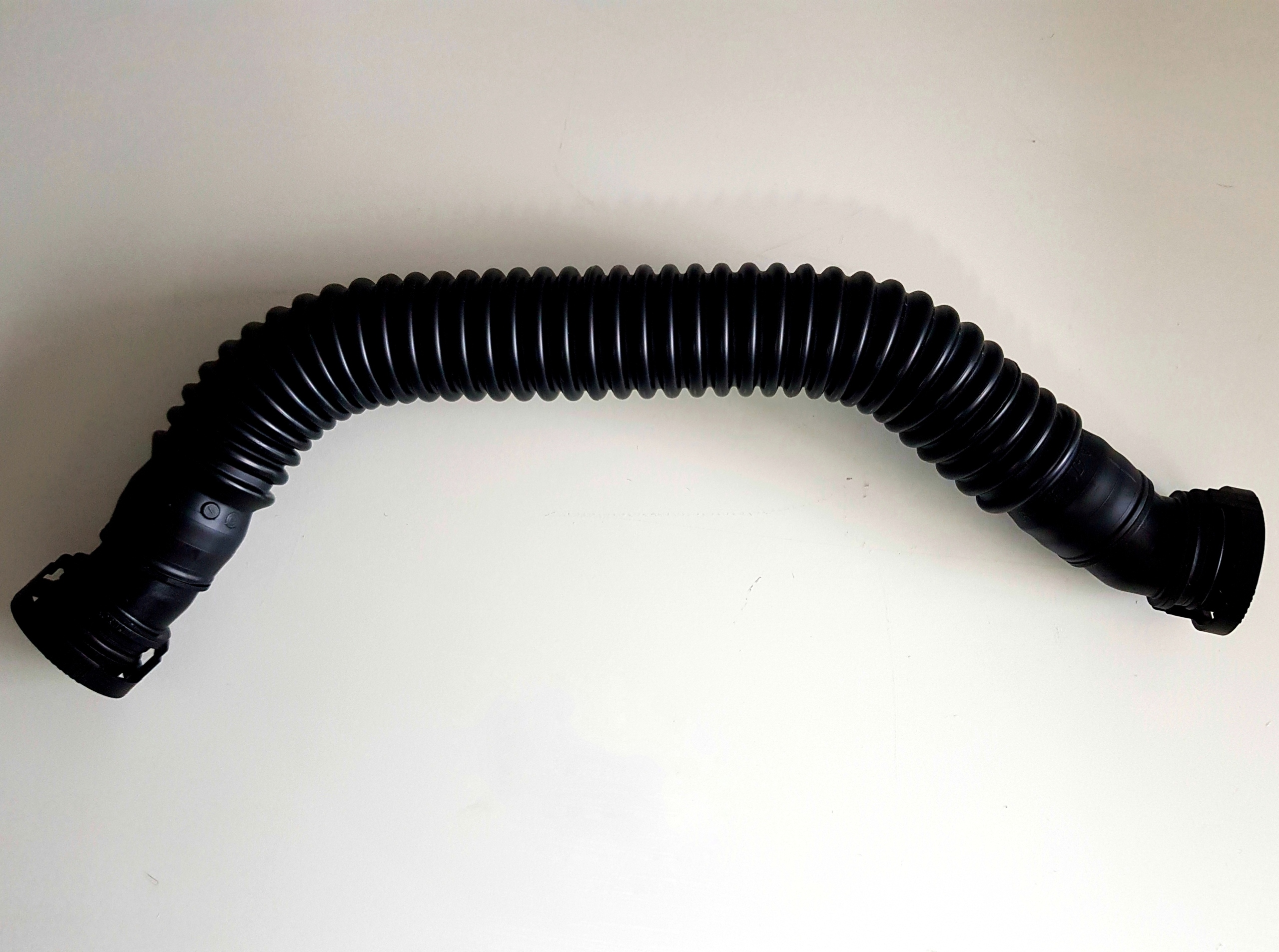 4711303257 - ВСАСЫВАЮЩИЙ ШЛАНГ КОМПРЕССОРА ACTROS MP4