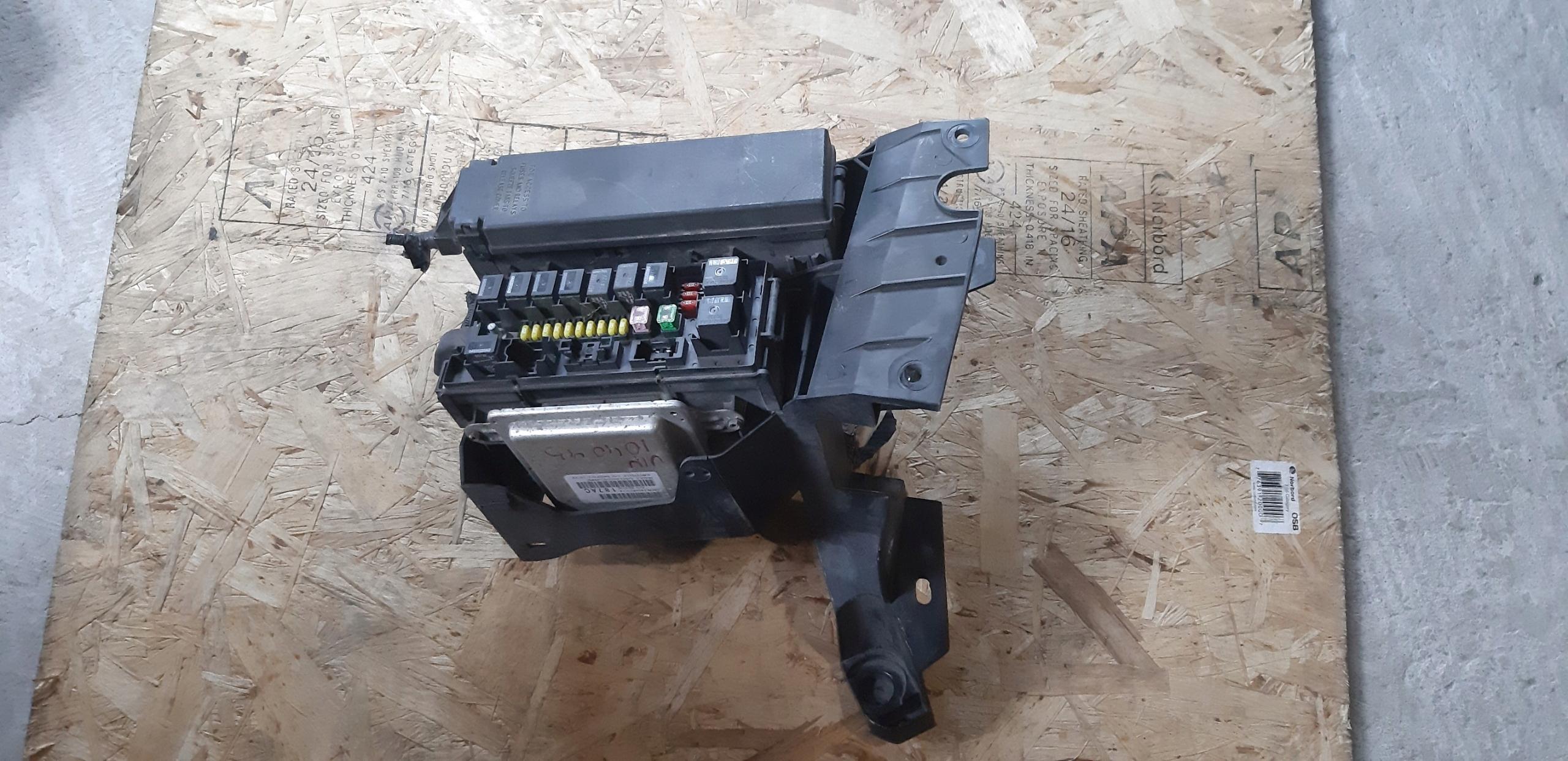 Коробка запобіжників коробка DODGE RAM 07r
