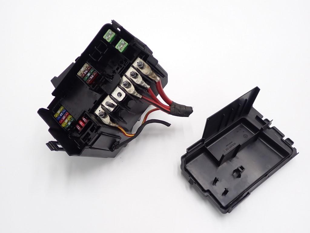 6C0907361F 6C0937132C - КОРОБКА ПРЕДОХРАНИТЕЛЕЙ FABIA III 6V 15R