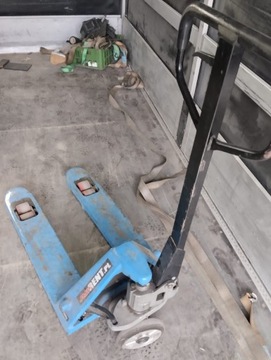 Палетний навантажувач