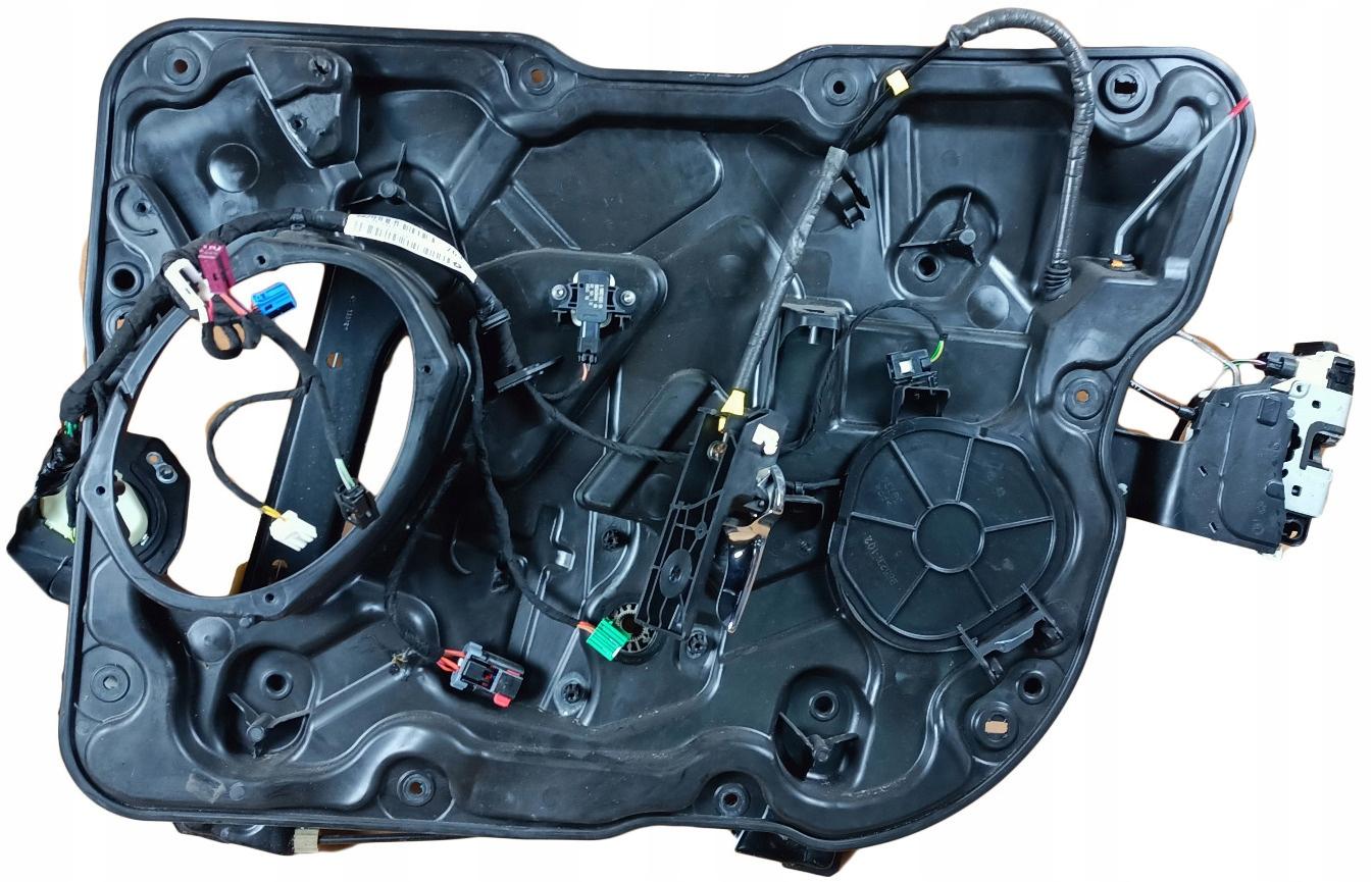 223 - Панель передней двери R Dodge Durango 04589598AJ