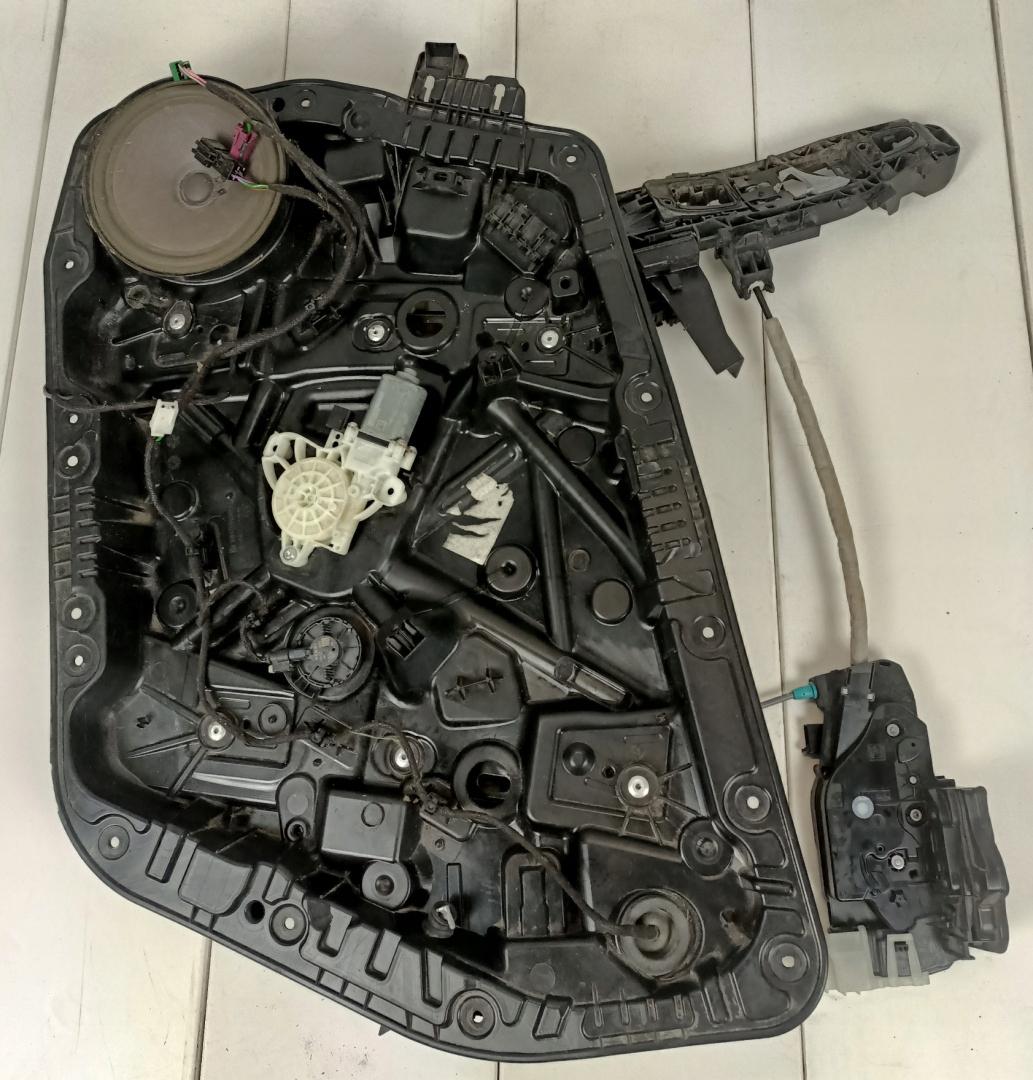 C59365-106 - Панель передней правой двери Mercedes W177 2019