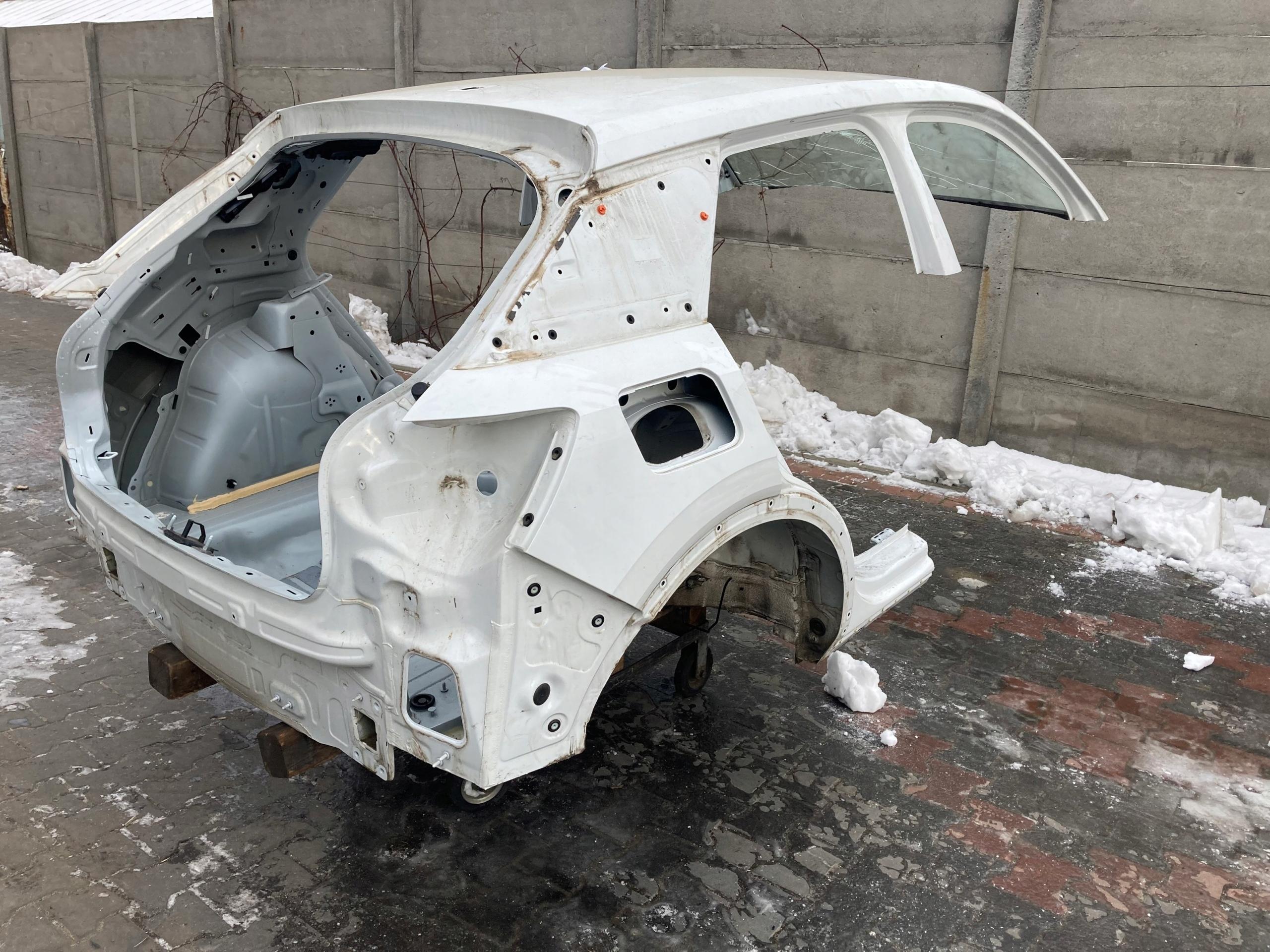 4444444 - Ремень сзади жопа крыша Audi Q2 18R