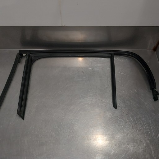 Peugeot 208 II прокладка рамка скла задній лівий