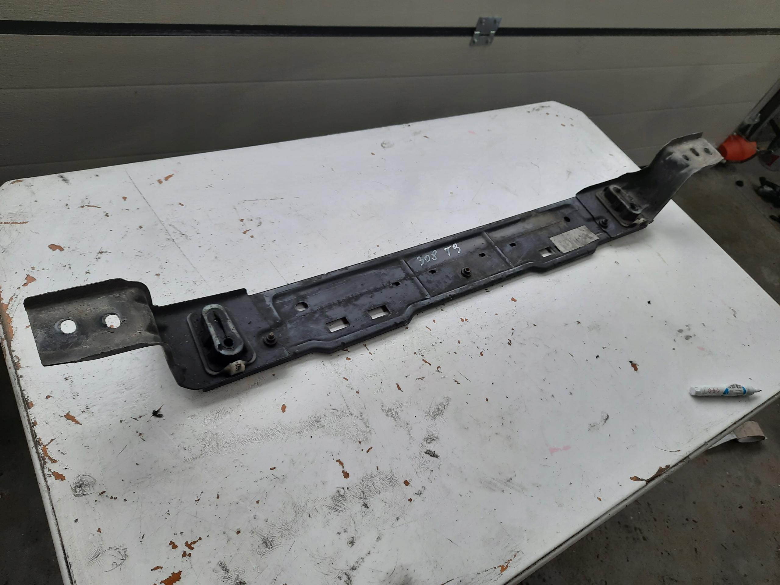 Peugeot 308 T9 Балка під радіатори